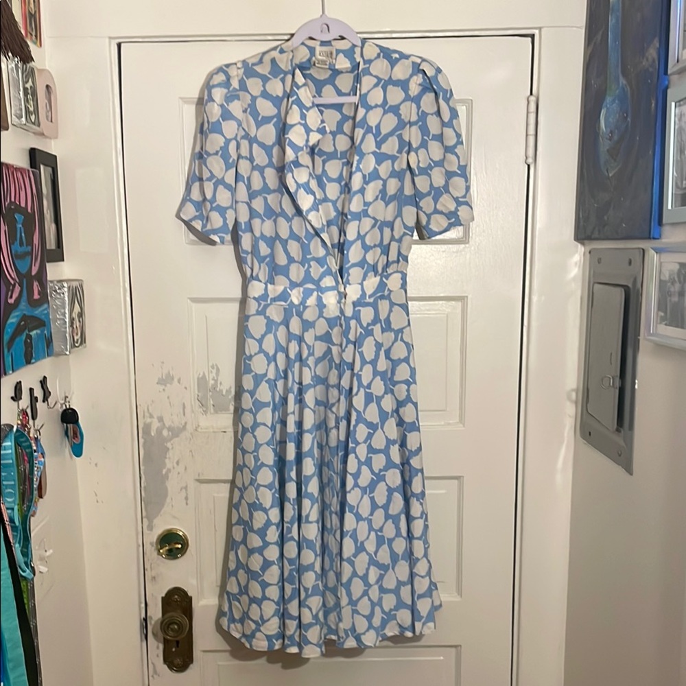 Vintage 90s Axiom Liz Claiborne Blue & White Leaf Print Secretary Midi Dress